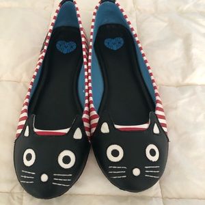 Adorable cat flats! 🐱